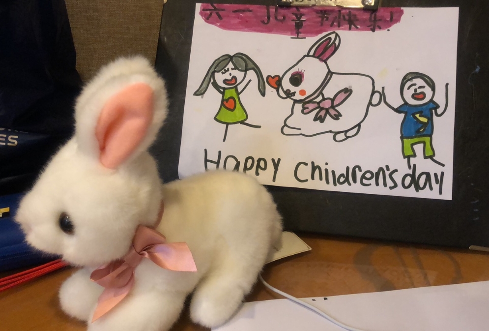 暖心！酒店隔离的深圳萌娃收到儿童节礼物 手绘贺卡致谢工作人员